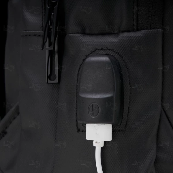 Mochila Couro Sintético 22L com USB Personalizada 